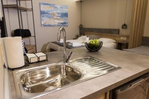 Wisdom Residence Luxury Apartments at Plaka 4