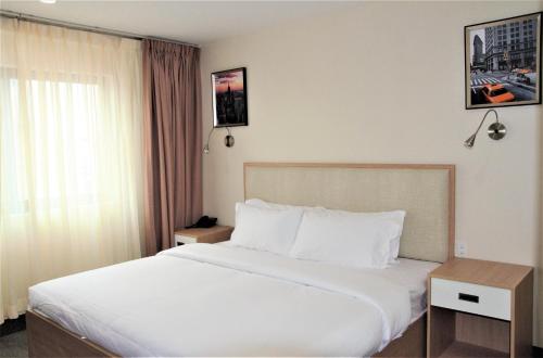 LIC Plaza Hotel in Queens, USA