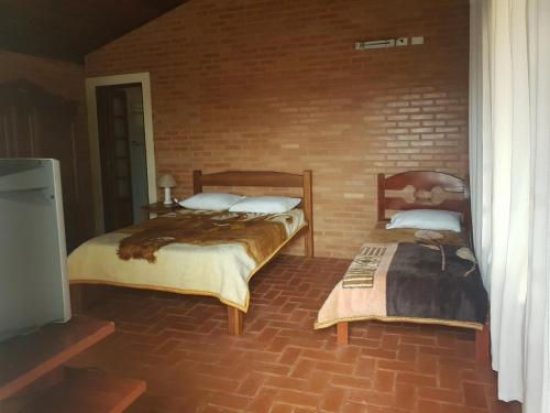 1 double bed, 1 twin bed
