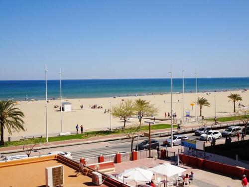 Foto 1: CHIMO PLAYA - En primera línea de playa ( Alquiler solo familias )