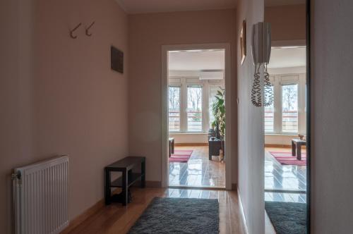 Modern and bright apartment in Ruma - image 4