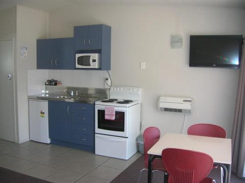 Palmerston North Motel Palmerston North Motel is conveniently located in the popular Palmerston North area. Both business travelers and tourists can enjoy the hotels facilities and services. Take advantage of the hotels l