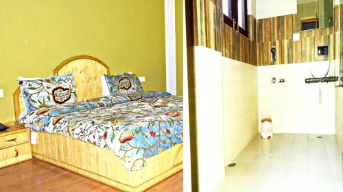 Hotel Shefaf Hotel Shefaf is perfectly located for both business and leisure guests in Srinagar. Offering a variety of facilities and services, the hotel provides all you need for a good nights sleep. Free Wi-Fi 