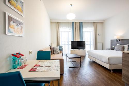 Ramada Hotel & Suites by Wyndham Novosibirsk Zhukovka - image 2