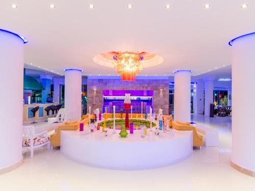 Phoenicia Luxury Hotel - image 4