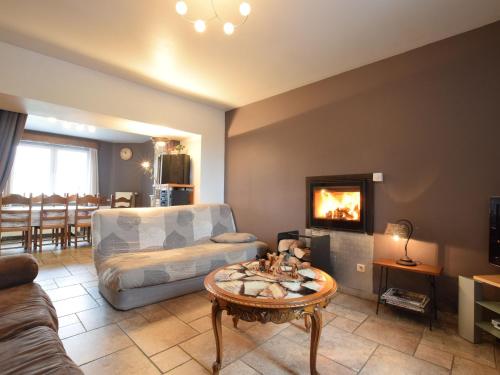  Lovely spot with plenty of outdoor space, Pension in Lavaselle bei Bastogne