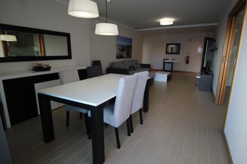 Deluxe Apartment 5 image 2