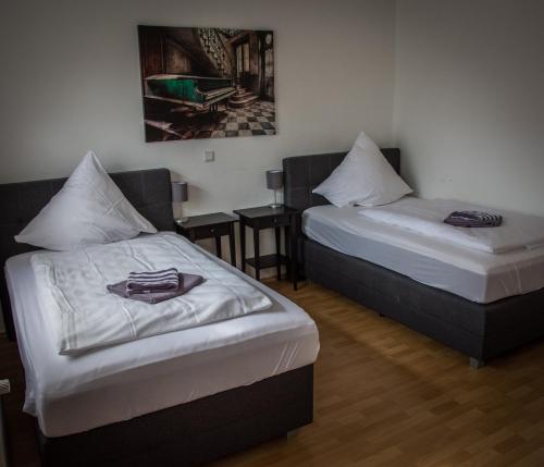 2 bedrooms, 5 beds