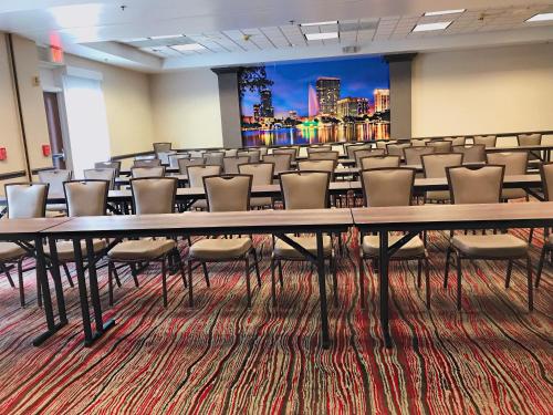 Ramada by Wyndham Suites Orlando Airport - image 9