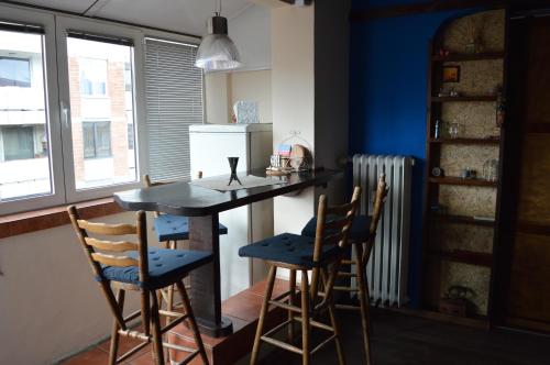 Atelier 9 - Art Mansard Studio