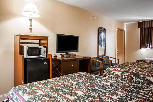 Flamingo Inn Stop at Rodeway Inn - Seaside Heights to discover the wonders of Seaside Heights (NJ). The property has everything you need for a comfortable stay. Service-minded staff will welcome and guide you at R