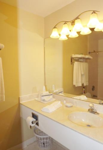 River Edge Inn - image 8