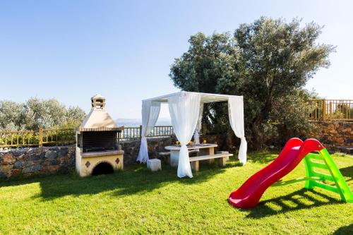  Maroulas Villas Ioanna & Stavros, stunning views, By ThinkVilla in Maroulás