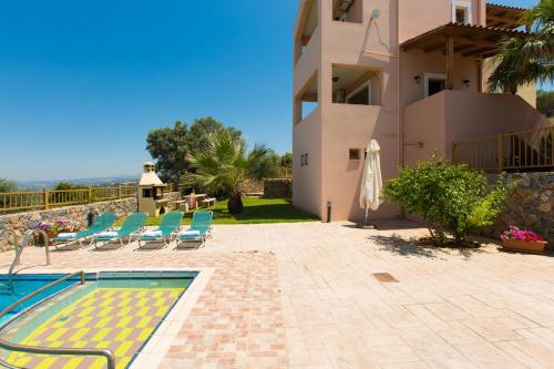  Maroulas Villas Ioanna & Stavros, stunning views, By ThinkVilla in Maroulás