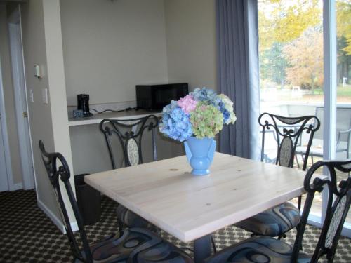 Deluxe King Suite