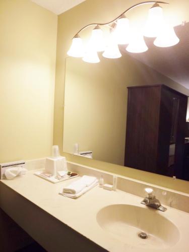 River Edge Inn - image 3