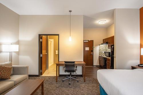 MainStay Suites Madison - Monona