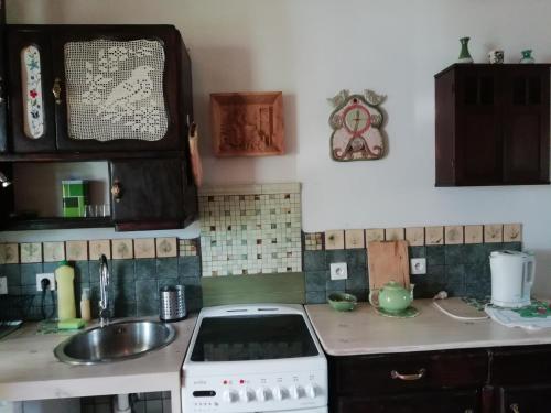 2 bedrooms, 6 beds