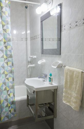 Apartamento Recoleta Buenos Aires - 2do piso por escalera - - image 4
