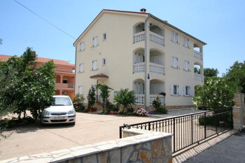  Two-Bedroom Apartment in Silo II, Pension in Šilo