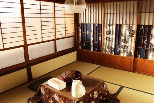 coffee and stay MOMOYA Coffee and stay 桃屋 is conveniently located in the popular Shizuoka area. The property features a wide range of facilities to make your stay a pleasant experience. Facilities like free Wi-Fi in all