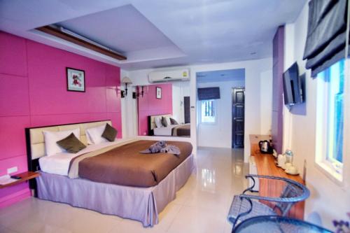 room detail thumbnail 1