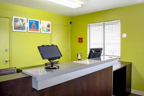 Welcome Suites Springdale - main image
