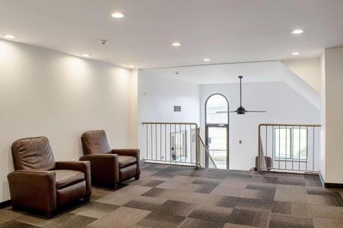 Welcome Suites Springdale - image 5