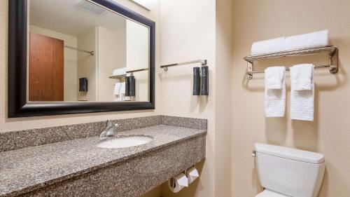 Best Western Plus Chain of Lakes Inn & Suites