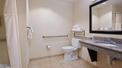 Best Western Plus Chain of Lakes Inn & Suites