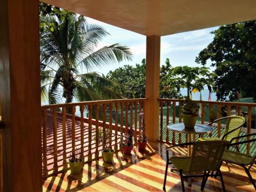 SmallFrys Beach Resort in Calatrava