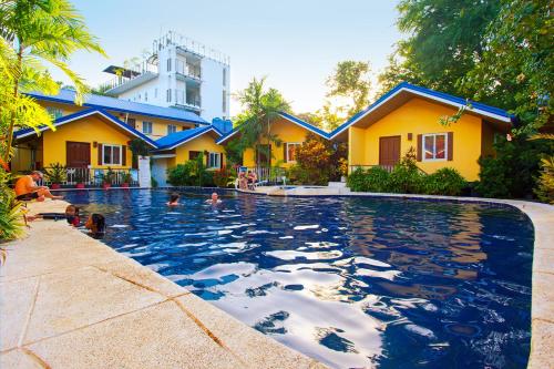 Blue Lagoon Inn & Suites