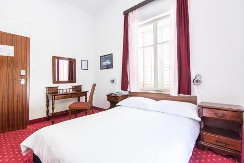 Hotel Sumratin