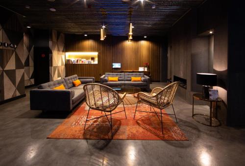 Malaga Premium Hotel - image 2