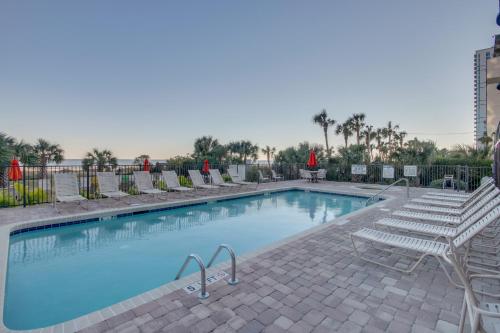 Oceanfront condo Steps to the beach w No Resort Fees in Myrtle Beach, USA