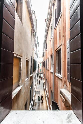Rialto Canal View Deluxe R&R - image 9