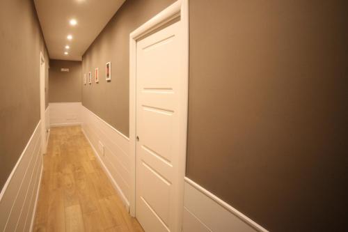 7th Floor Suite - main image