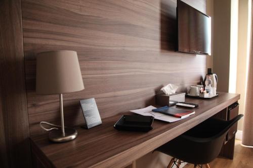 7th Floor Suite - image 3