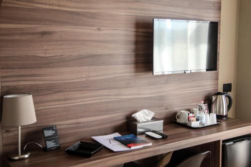 7th Floor Suite - image 2