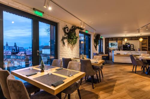 UpperHouse - image 4