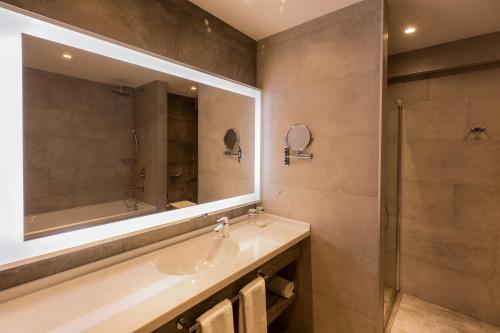 room detail thumbnail 2