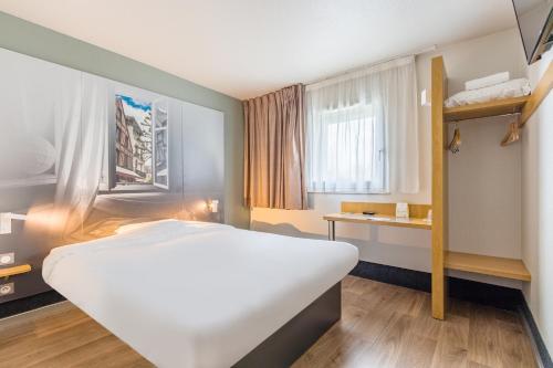 B&B Hotel Tours Parc Expo St-Avertin B&B Hôtel Tours Parc Expo St-Avertin is perfectly located for both business and leisure guests in Tours. The property offers guests a range of services and amenities designed to provide comfort and c