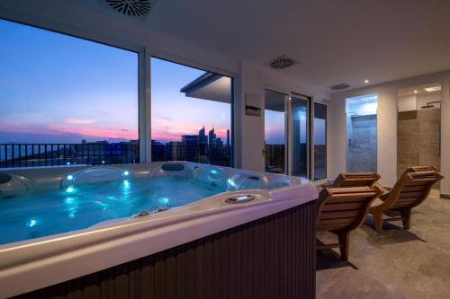 Hotel Mondial - image 9