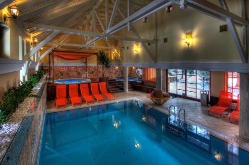 Swimming pool, Szarvaskut Hotel in Zirc