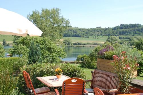 View, Hotel-Ferienwohnungen Cafe Maarblick in Schalkenmehren