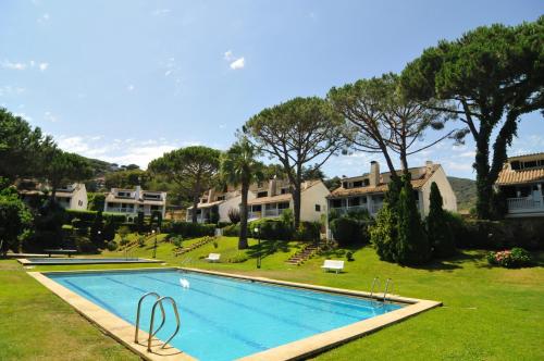 HomeHolidaysRentals Glamour gîte à louer Santa Agnès de Malanyanes