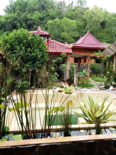 Jardim, Villa Rikna in Watukarung