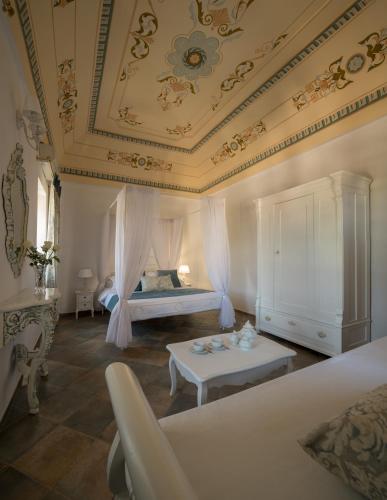 Four Seasons Mansion - image 14