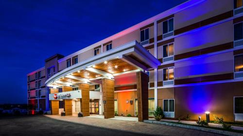 Best Western Plus North Shore Hotel - image 10