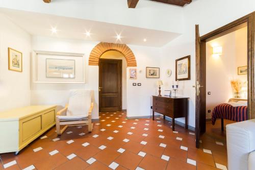 Borgo Pinti Apartment - image 13